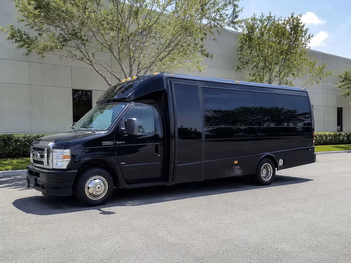 la habra minibus rentals for honda center and angel stadium