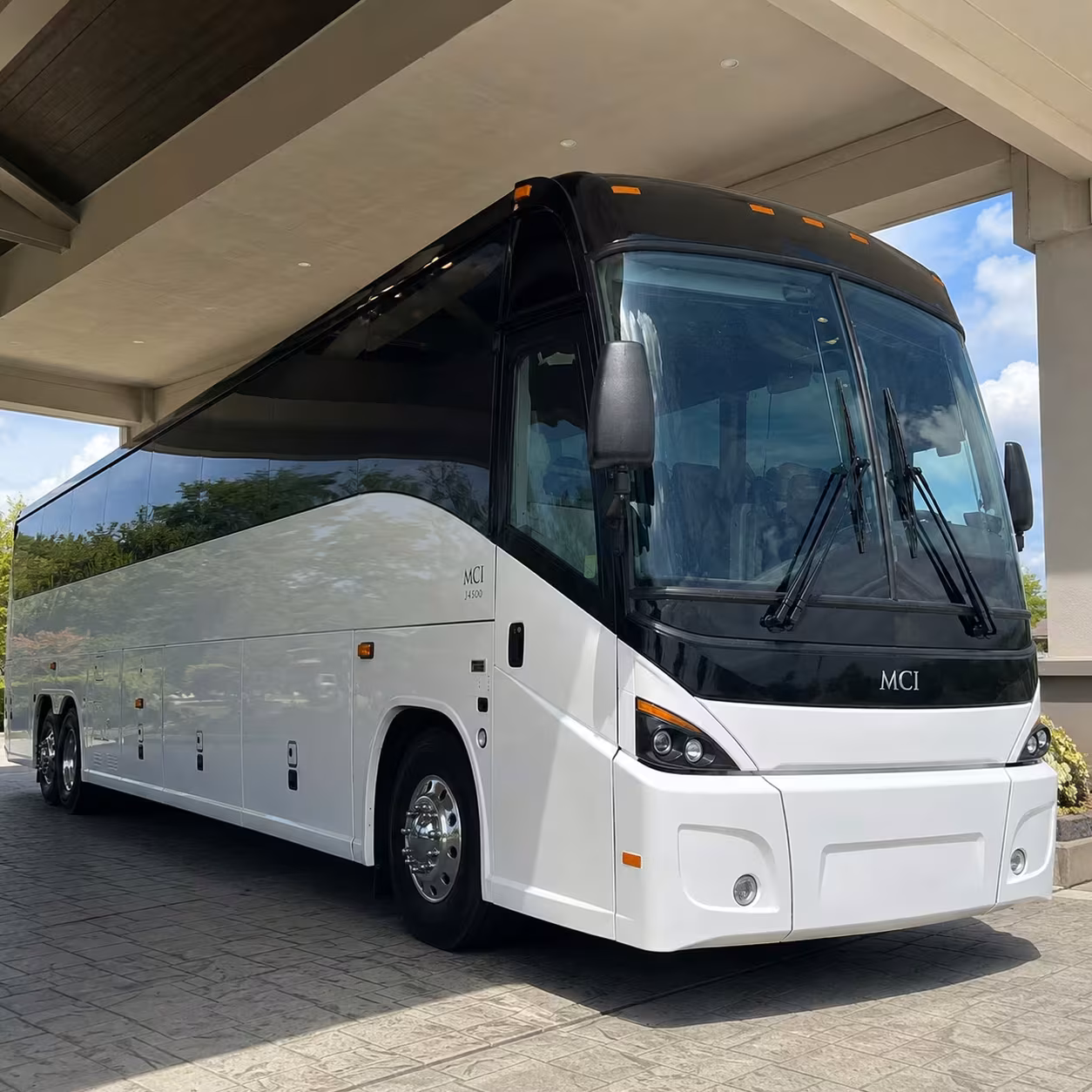 military shuttle buses from la habra to jftb los alamitos